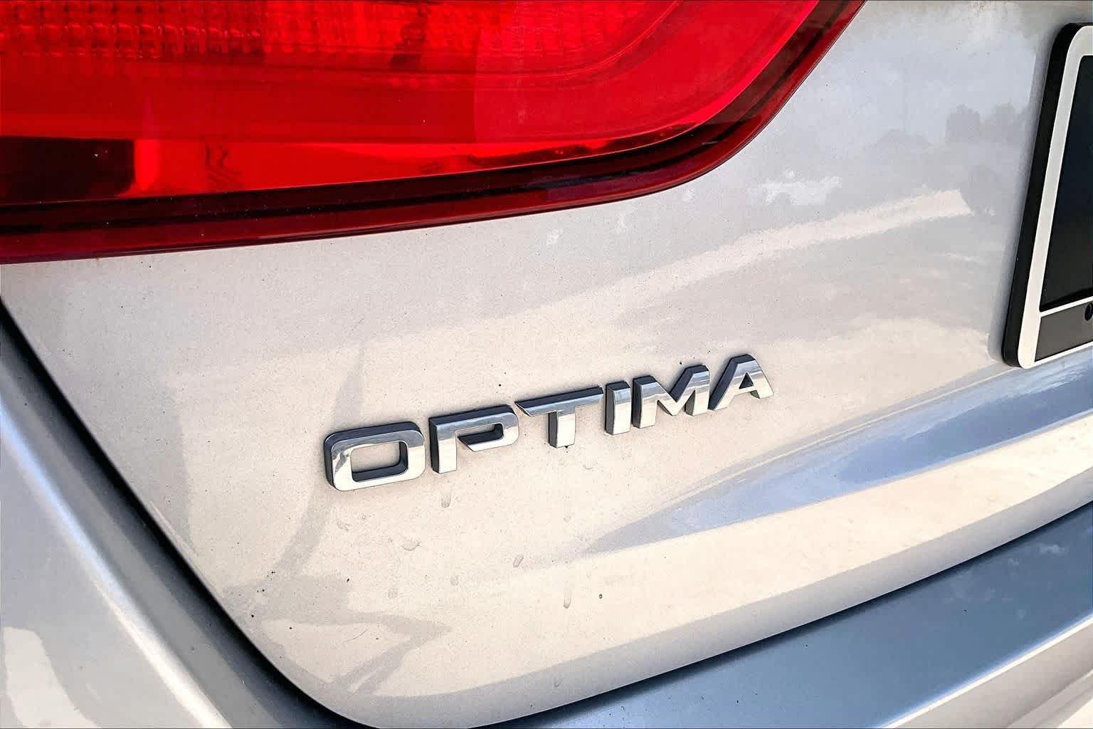Used 2015 Sparkling Silver Kia LX image 12