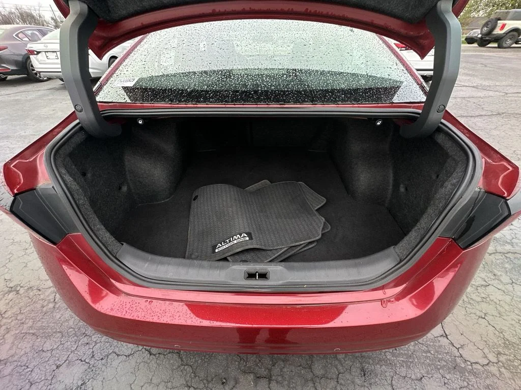 Used 2019 Red Nissan 2.5 Platinum image 23