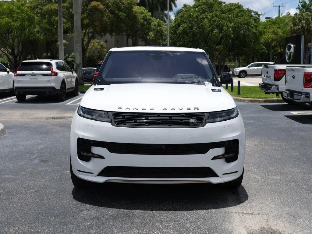 Used 2023 White Land Rover SE Dynamic image 3