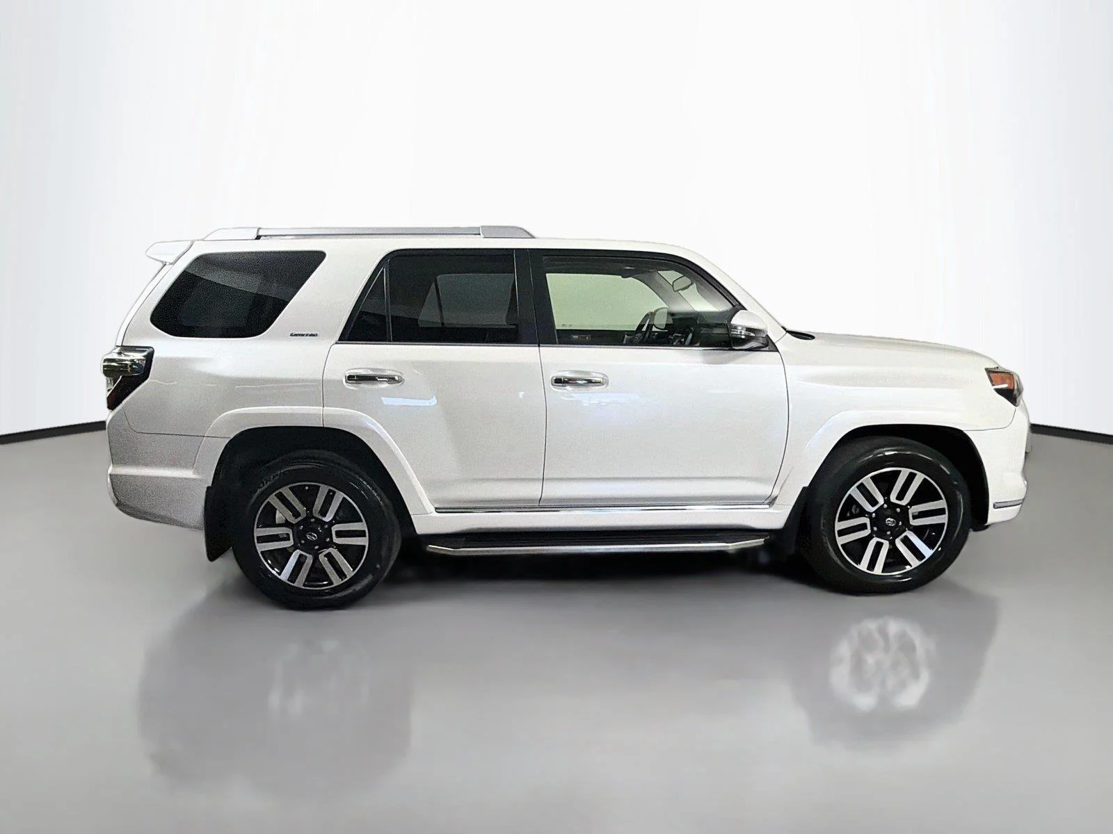 Used 2015 Blizzard Pearl White Toyota Limited image 4