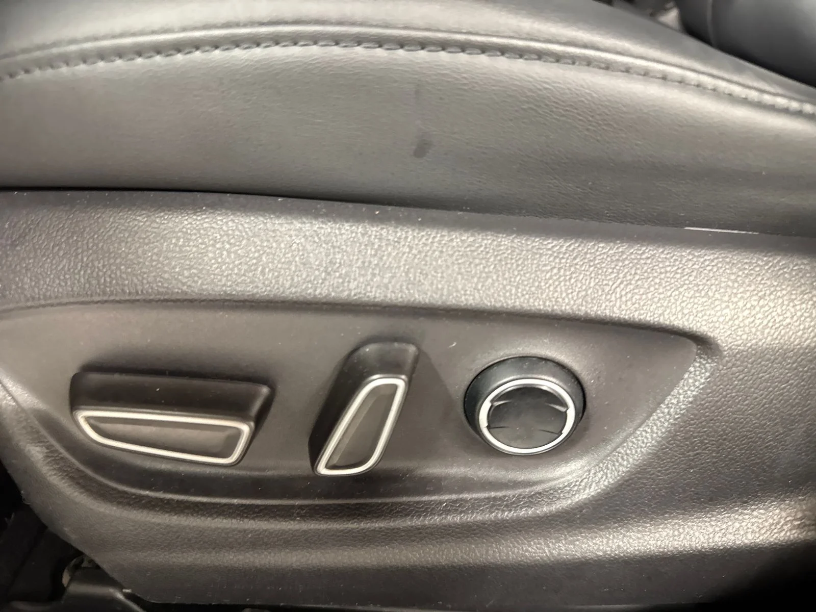 Used 2017 Blizzard Pearl Toyota Premium image 16
