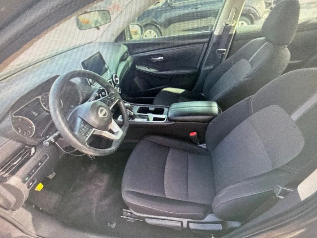 Used 2024 Gray Nissan SV image 5