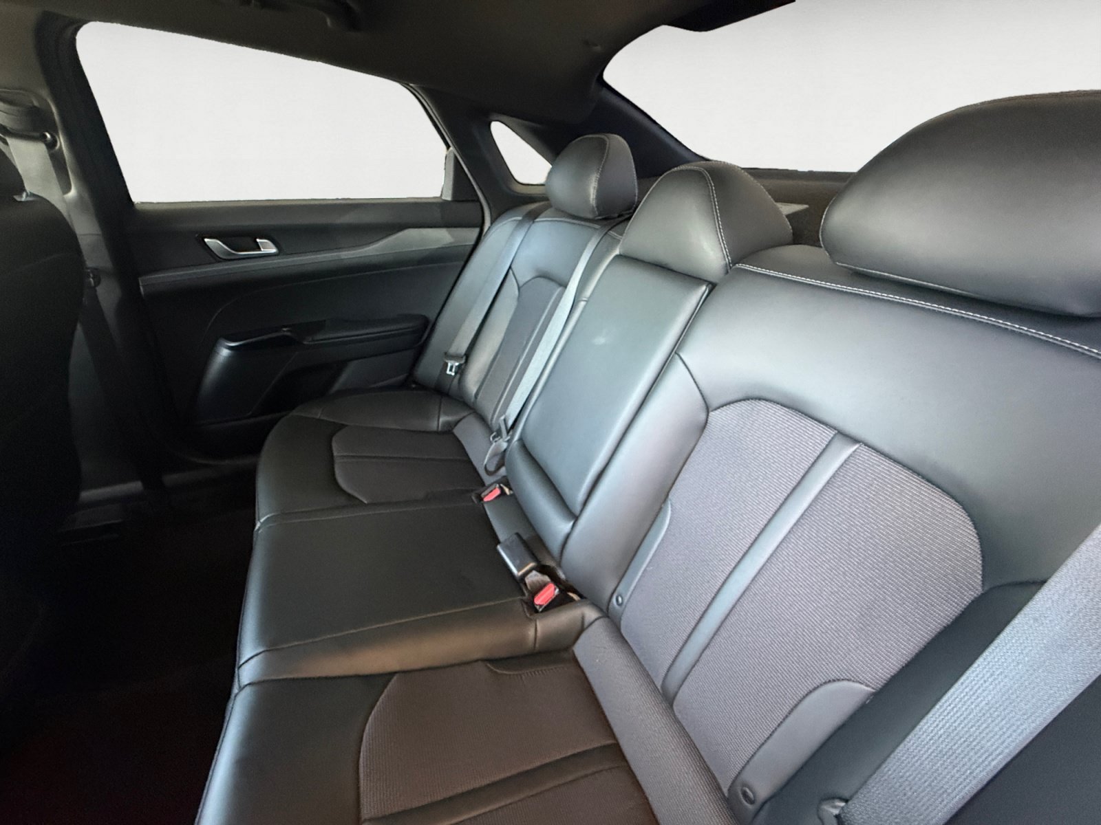 Used 2023 Sapphire Blue Kia GT-Line image 13