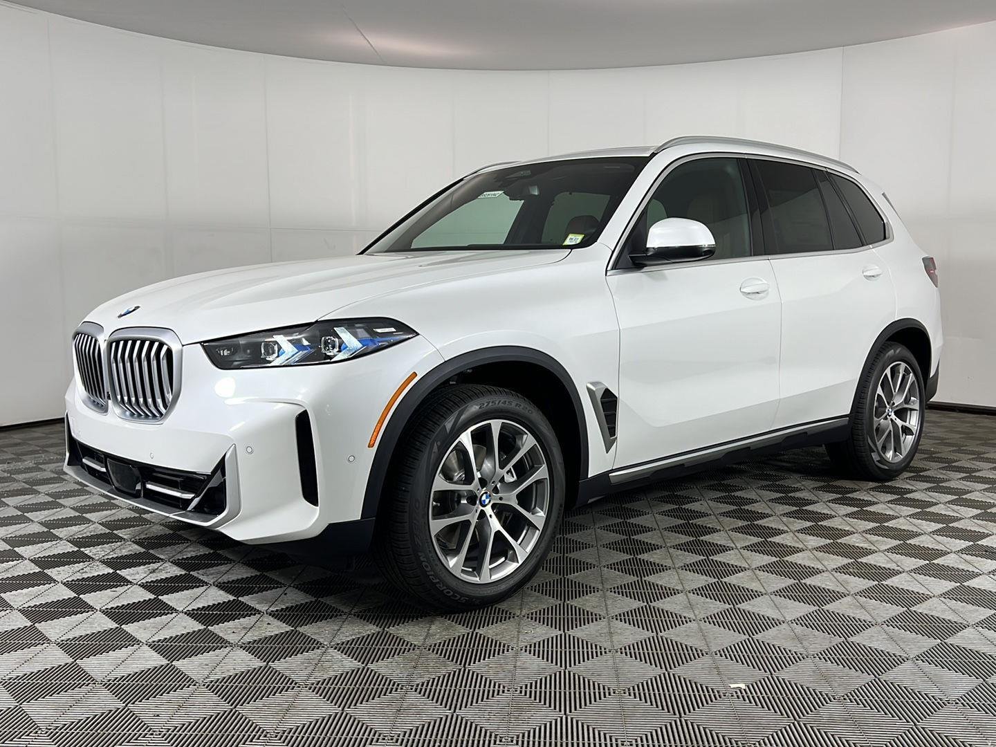 New 2026 Mineral White Metallic BMW xDrive40i image 17
