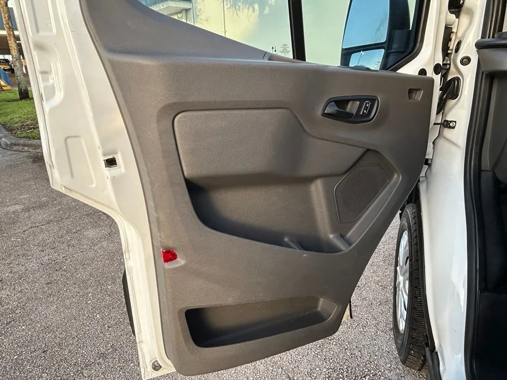 Used 2022 Oxford White Ford Base image 33
