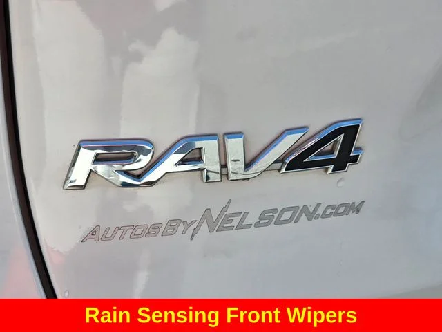 Used 2022 White Toyota XLE Premium image 20