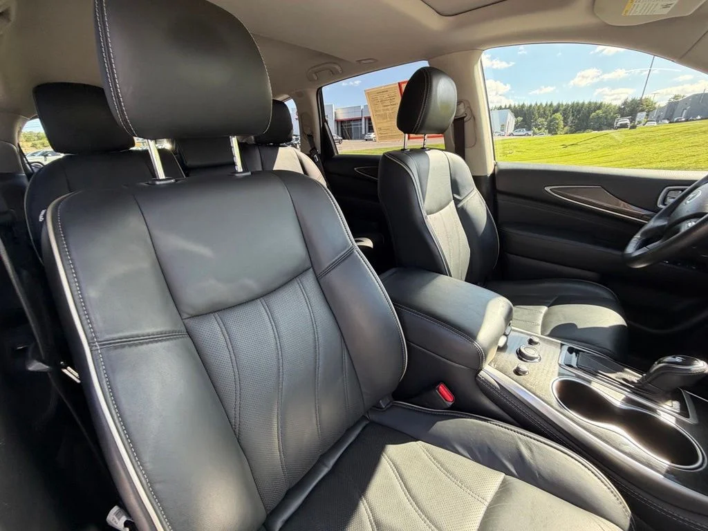 Used 2019 White INFINITI LUXE image 41