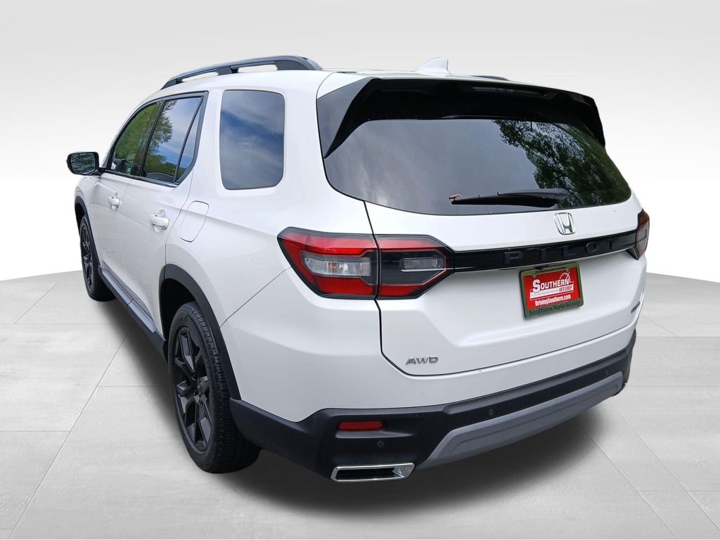Used 2025 White Honda Touring image 7