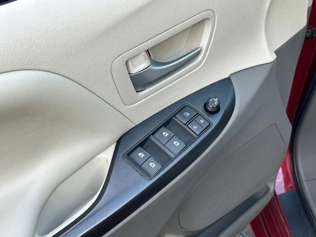 Used 2015 Red Toyota LE image 22