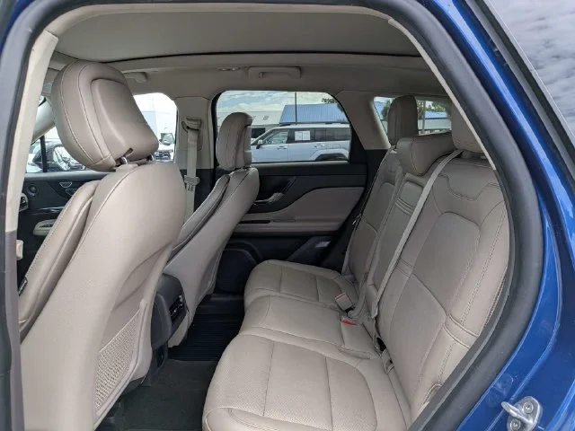 Used 2020 Blue Lincoln Reserve image 13