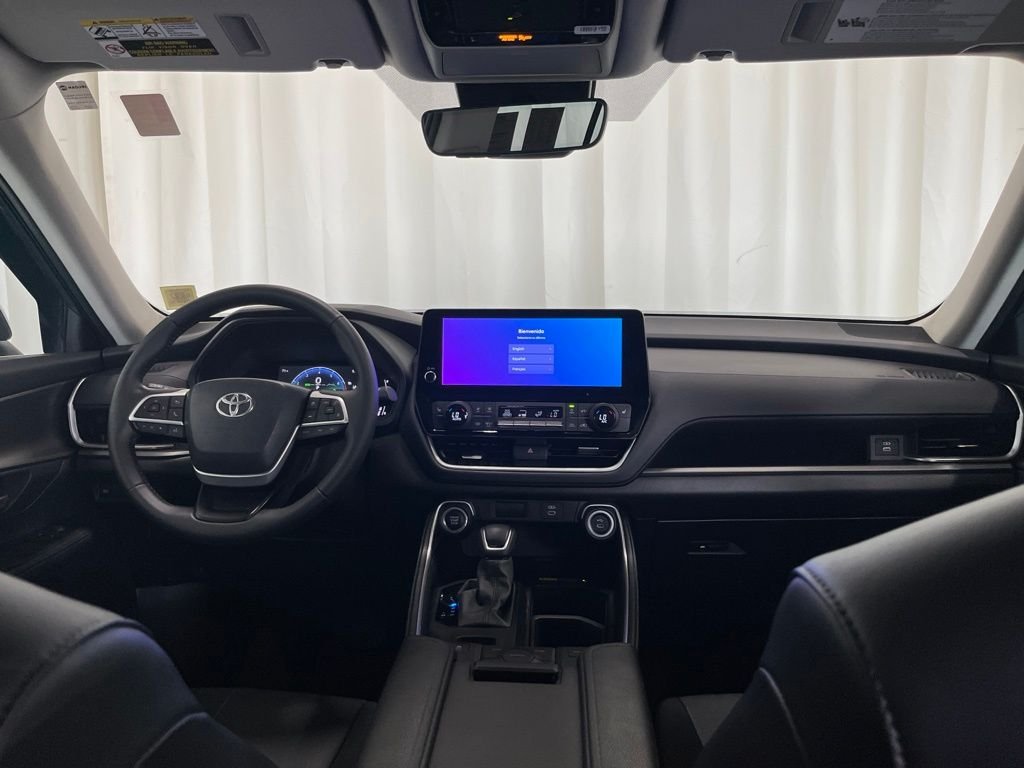 Used 2024 White Toyota XLE image 9