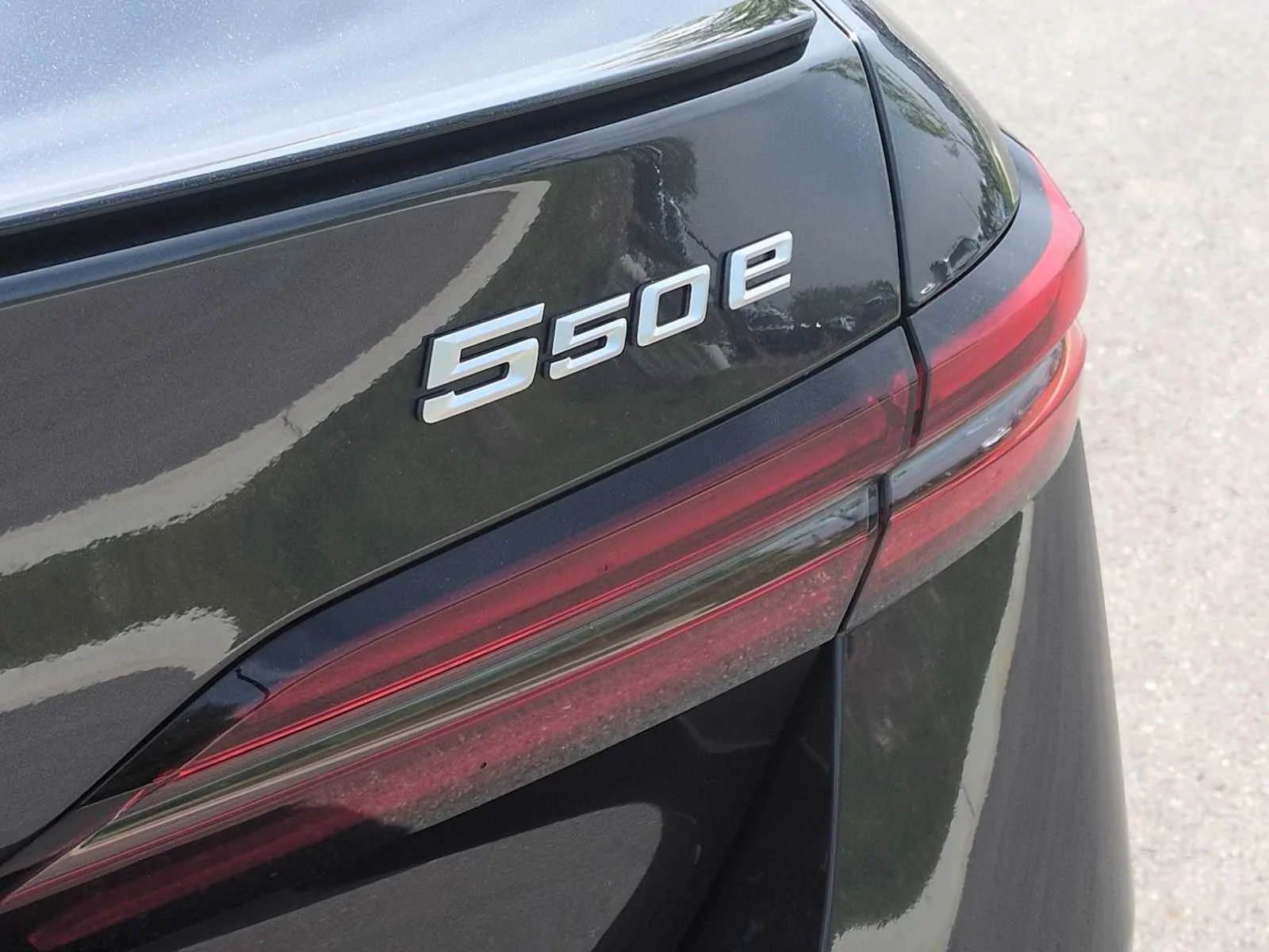 New 2027 Dark Graphite Metallic BMW 550e xDrive image 12