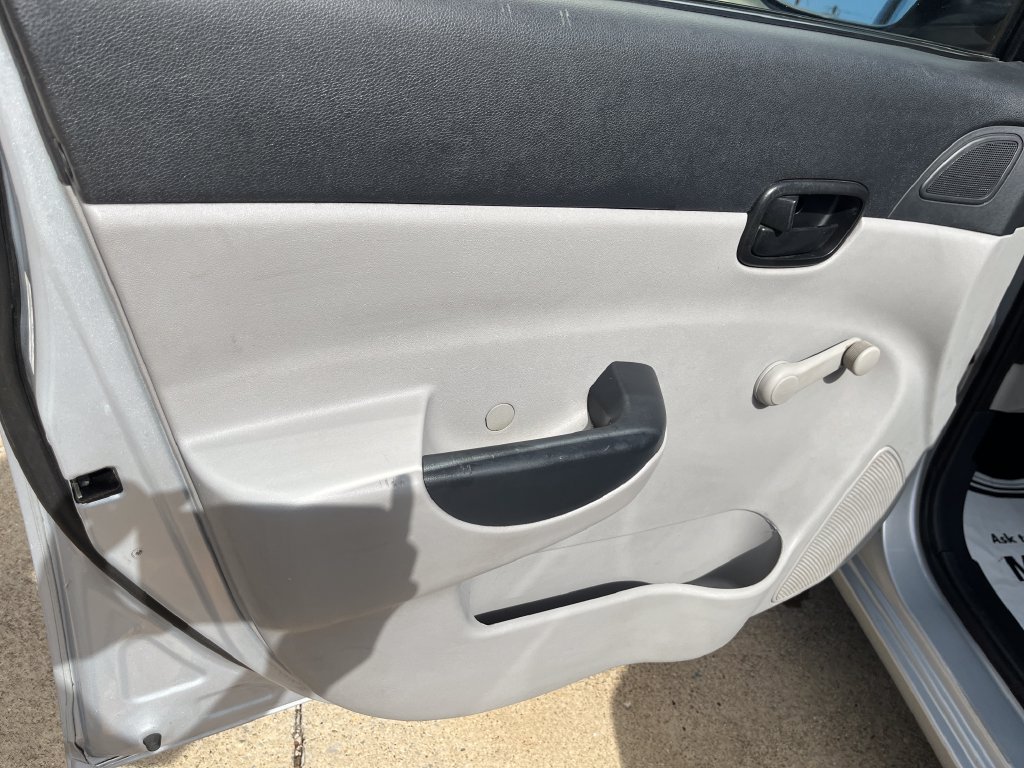 Used 2011 Silver Hyundai GLS image 11