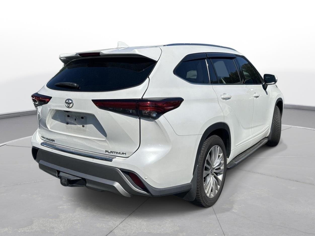 Used 2022 Wind Chill Pearl Toyota Platinum image 6