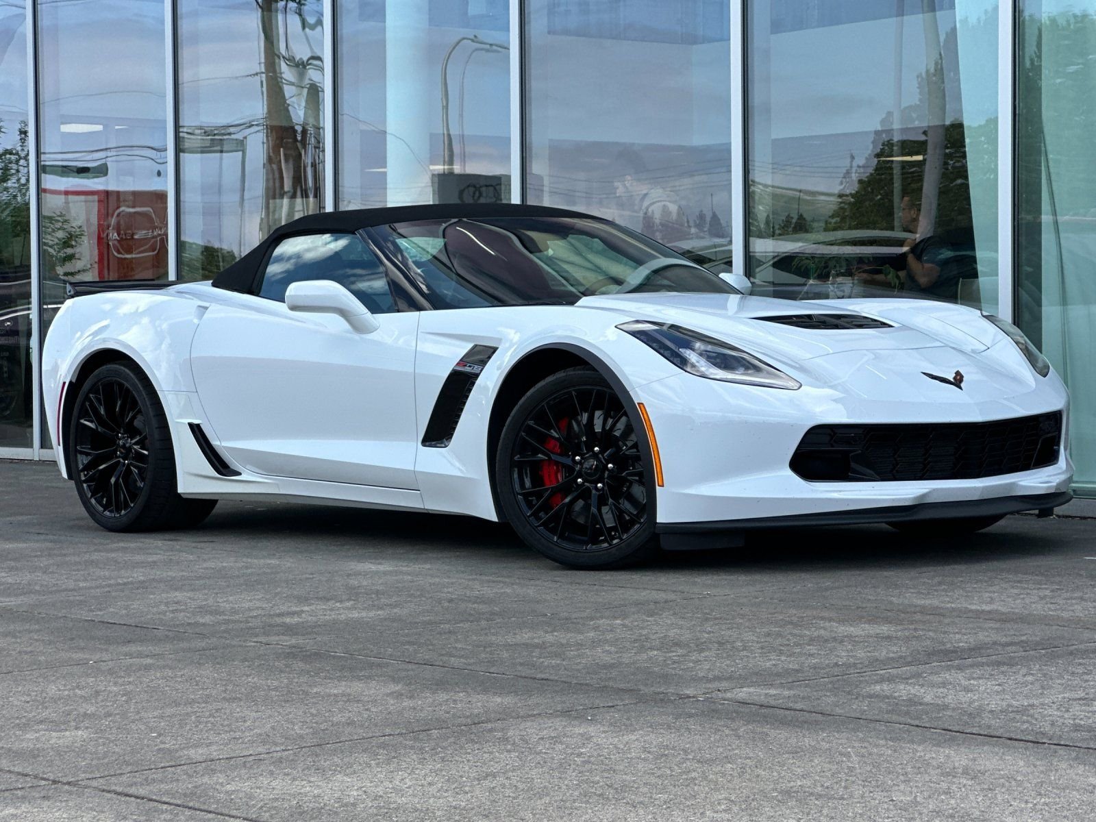 Used 2016 Arctic White Chevrolet Z06 image 1