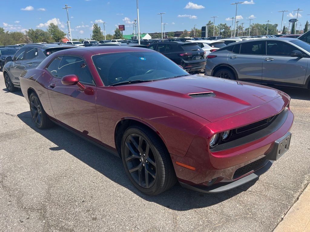 Used 2019 Red Dodge SXT image 3