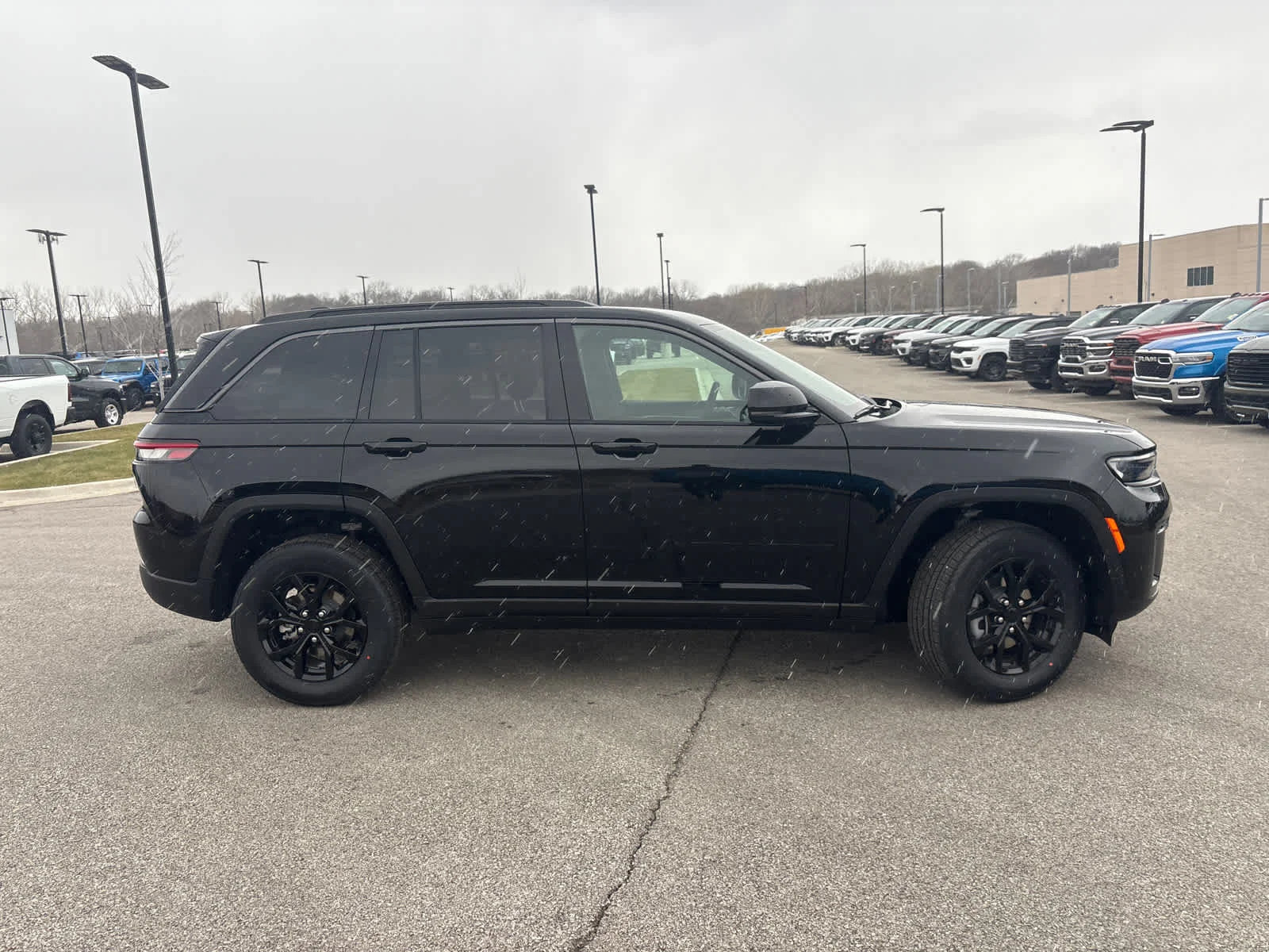 New 2026 Diamond Black Crystal Pearlcoat Jeep Laredo Altitude image 10