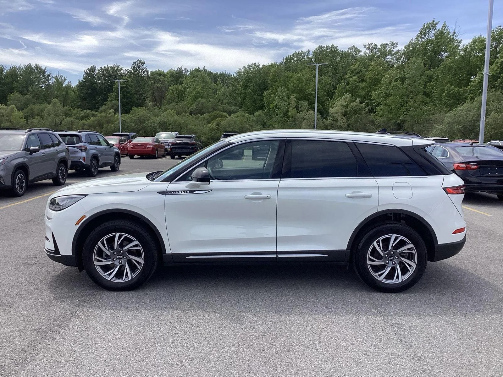 Used 2024 Pristine White Metallic Tri-Coat Lincoln Premiere image 4