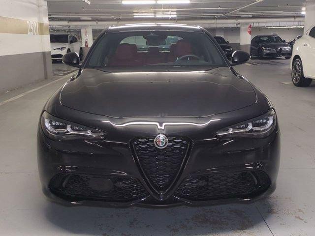 New 2025 Vulcano Black Metallic Exterior Paint Alfa Romeo  image 2