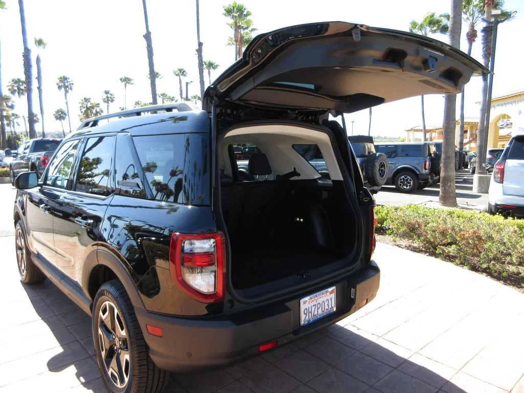 Certified Used 2023 Shadow Black Ford Outer Banks image 27