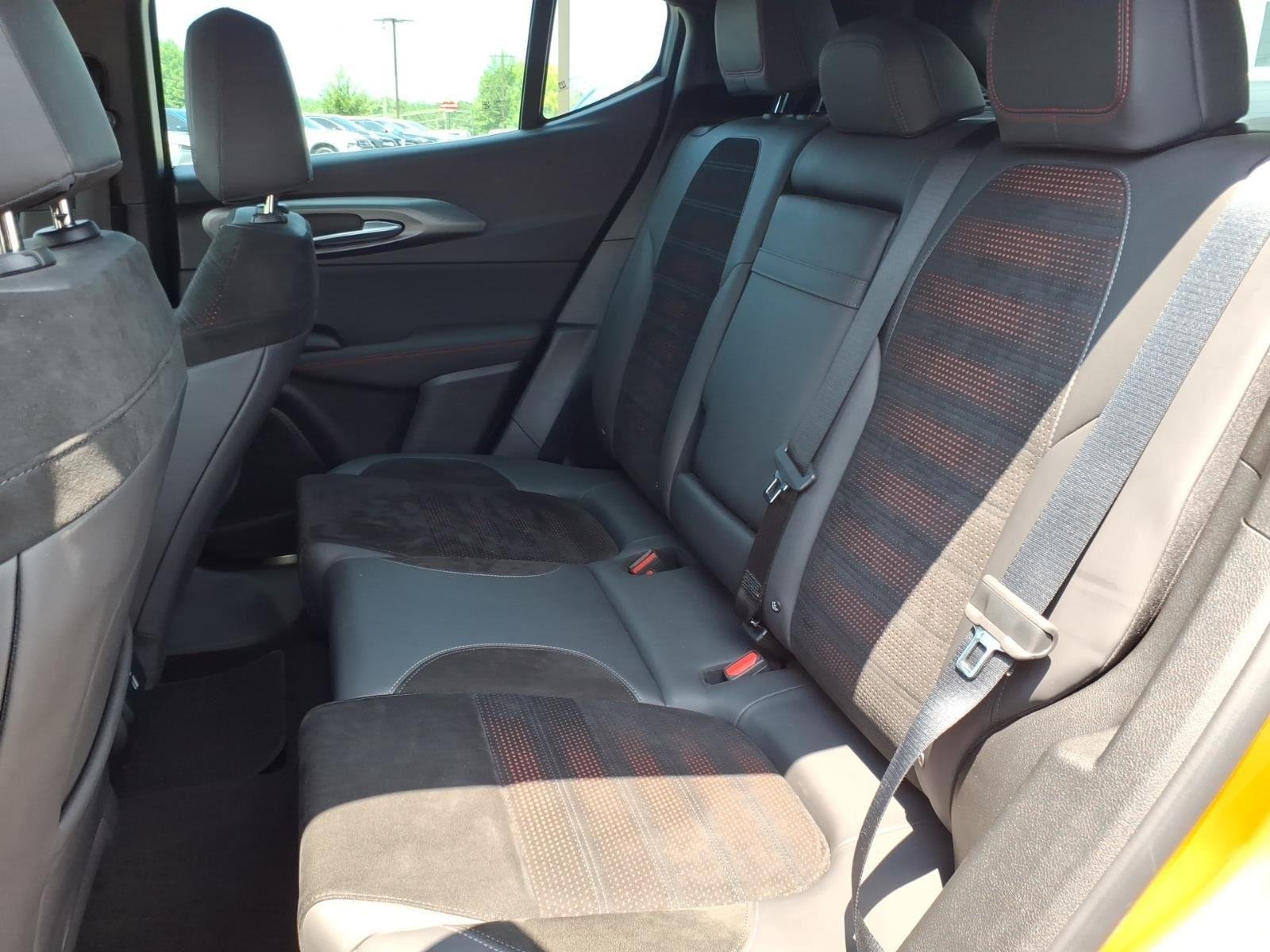 Used 2024 Acapulco Gold Dodge R/T image 20