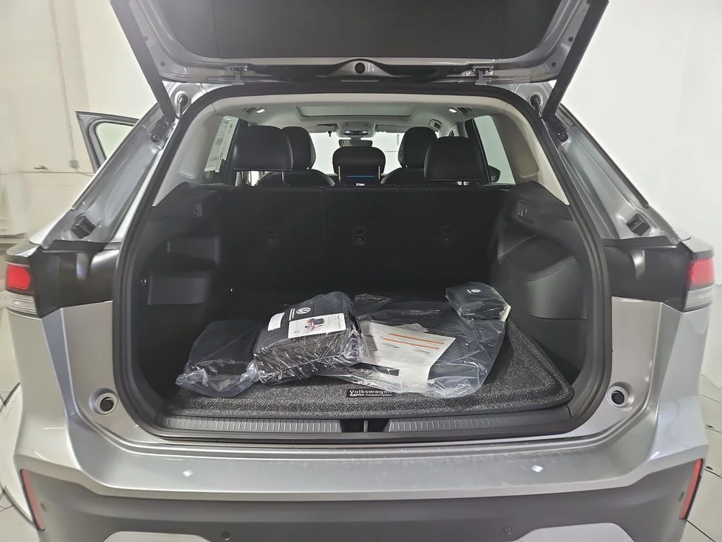 New 2026 Silver Volkswagen 2.0T SE image 21