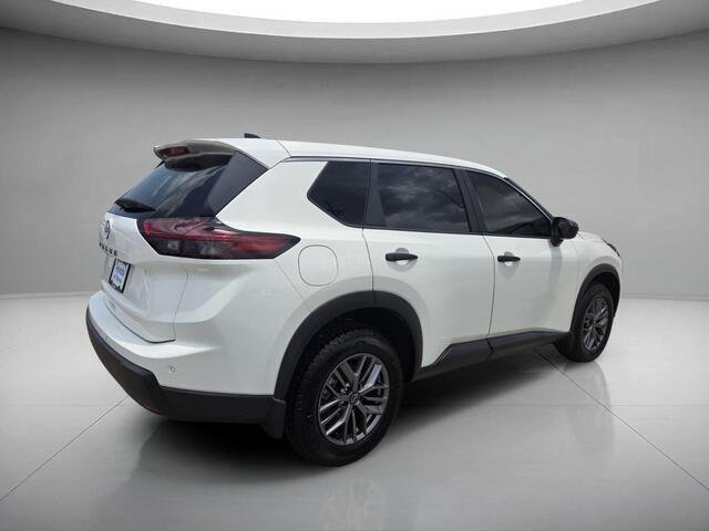 Used 2024 Glacier White Nissan S image 5