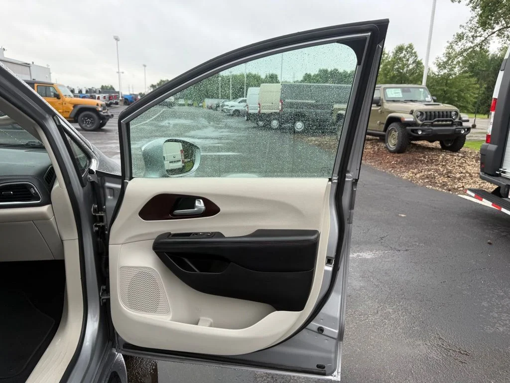 Certified Used 2017 Silver Chrysler Limited image 65