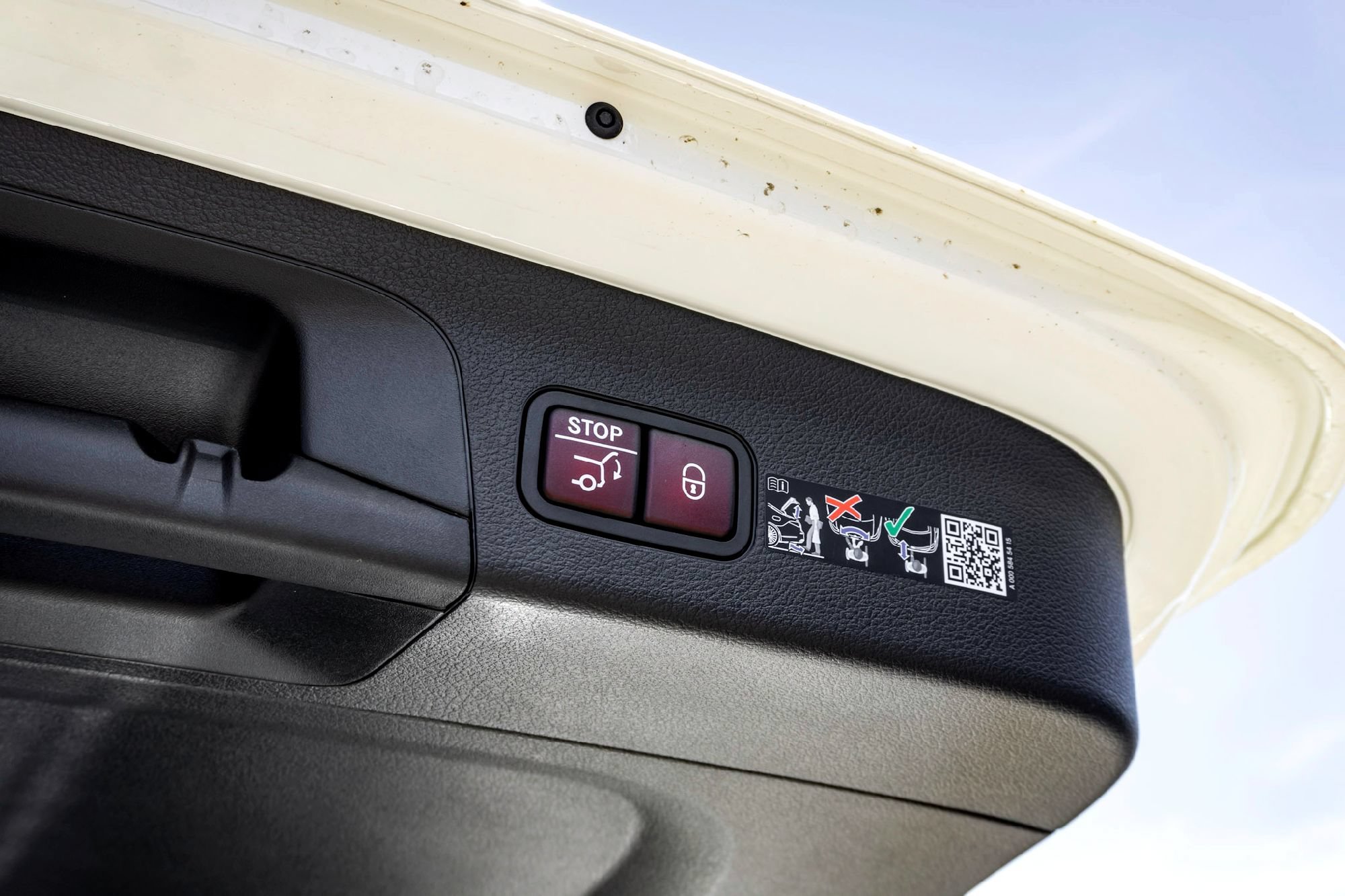 New 2026 Polar White Mercedes-Benz GLS 580 image 42