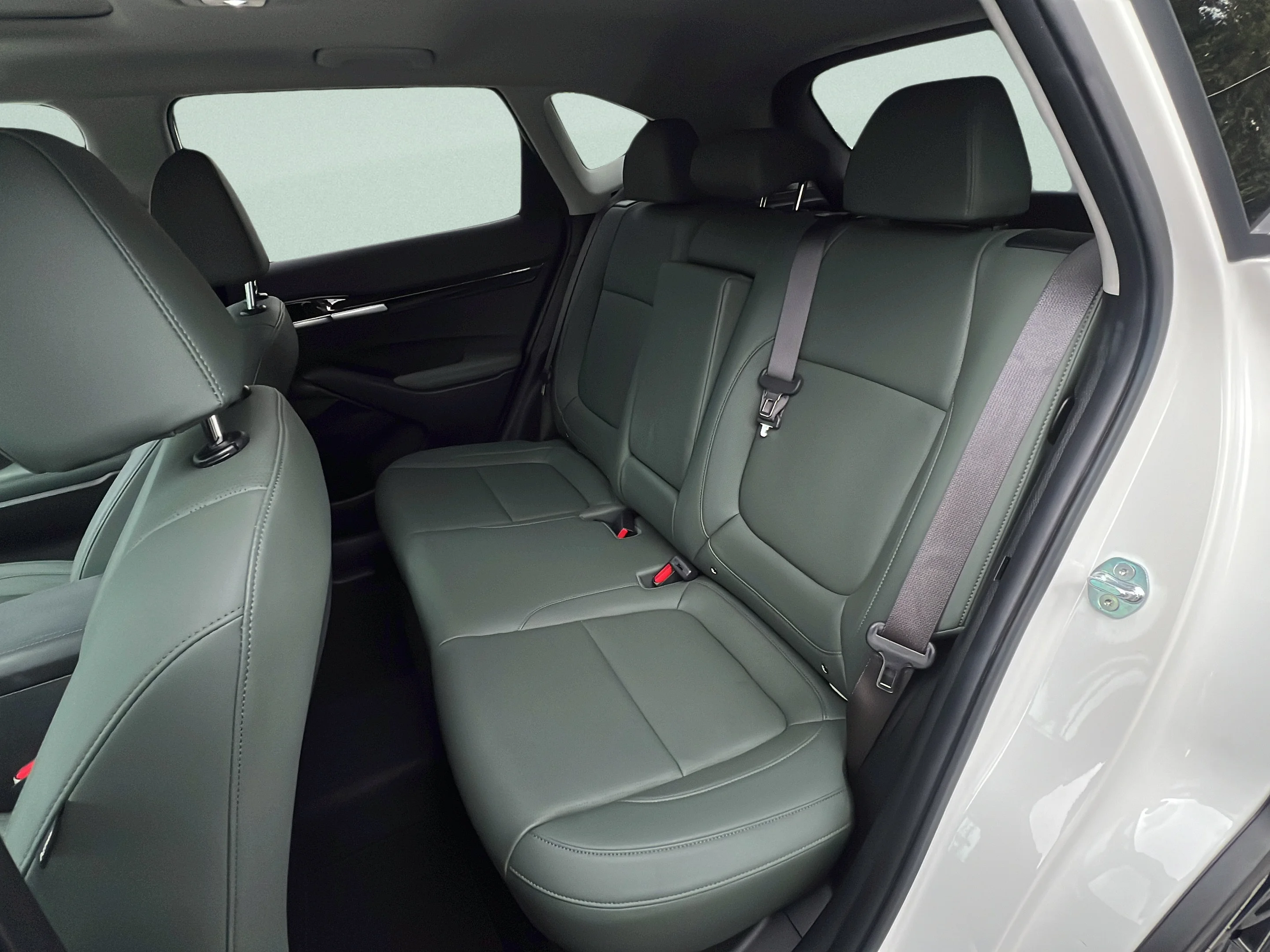 Used 2024 Snow White Pearl Kia SX image 11