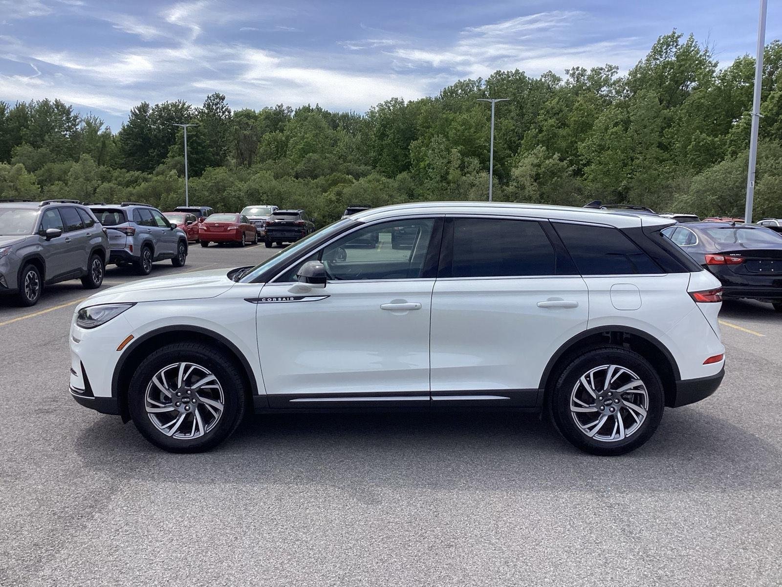 Used 2024 Pristine White Metallic Tri-Coat Lincoln Premiere image 4