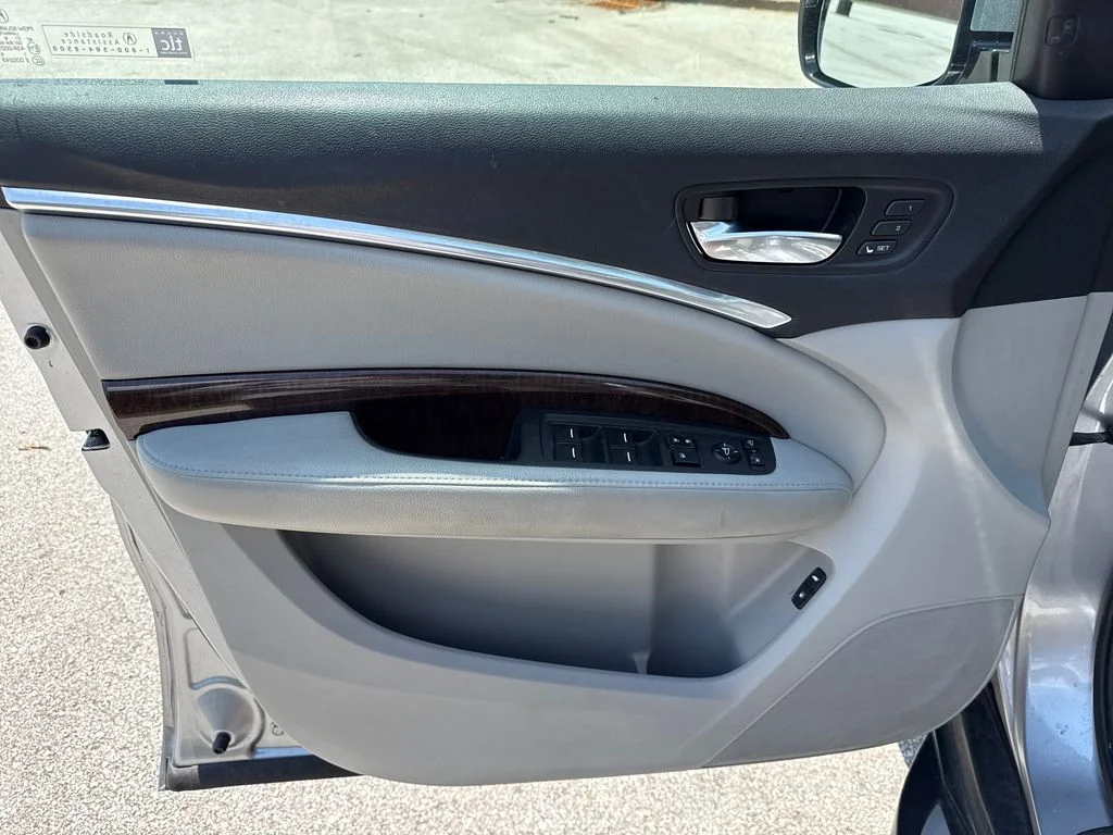 Used 2017  Acura 3.5L image 12