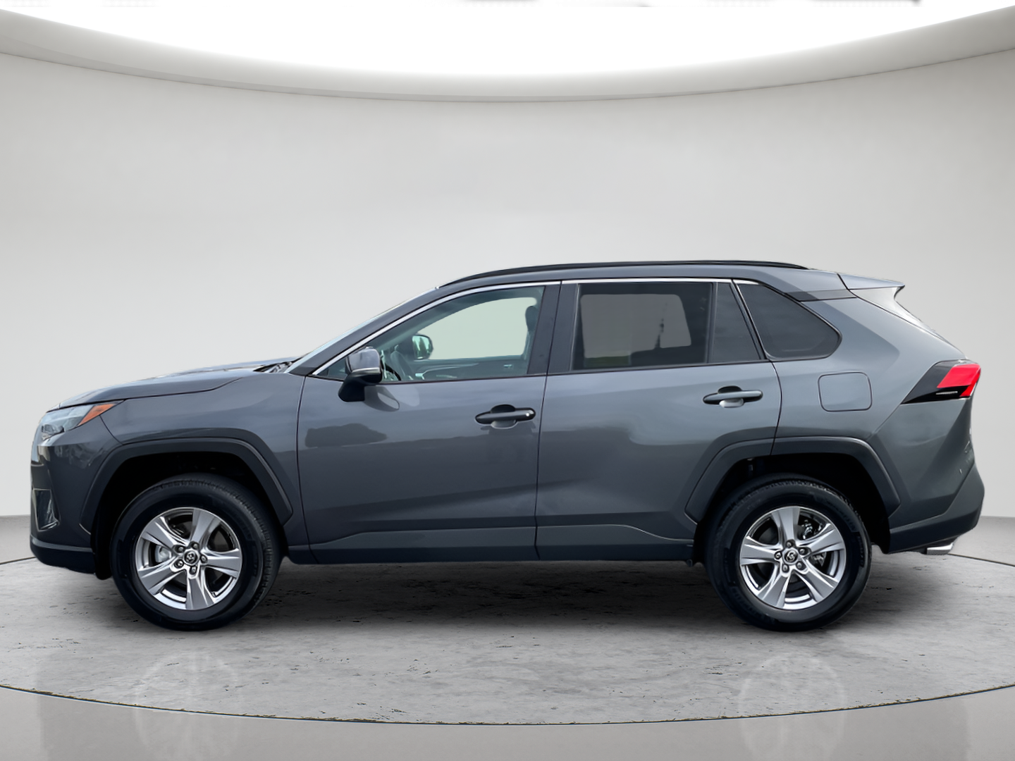 2025 Toyota RAV4 XLE - Photo 6