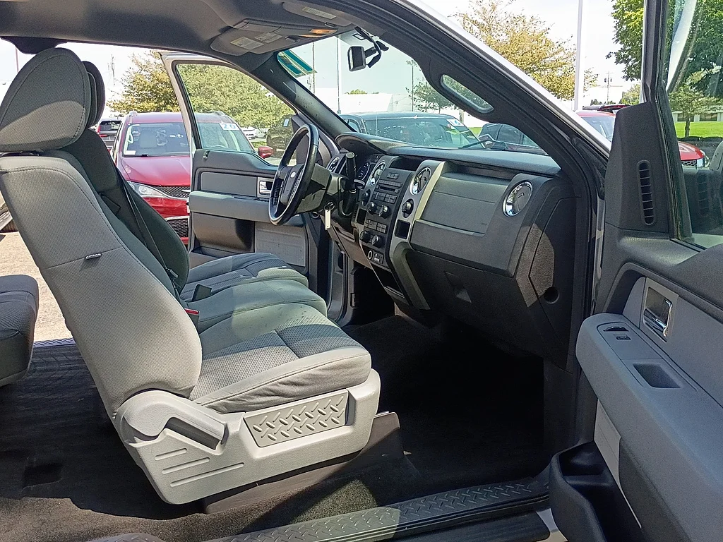 Used 2011 Ingot Silver Metallic Ford XLT image 15