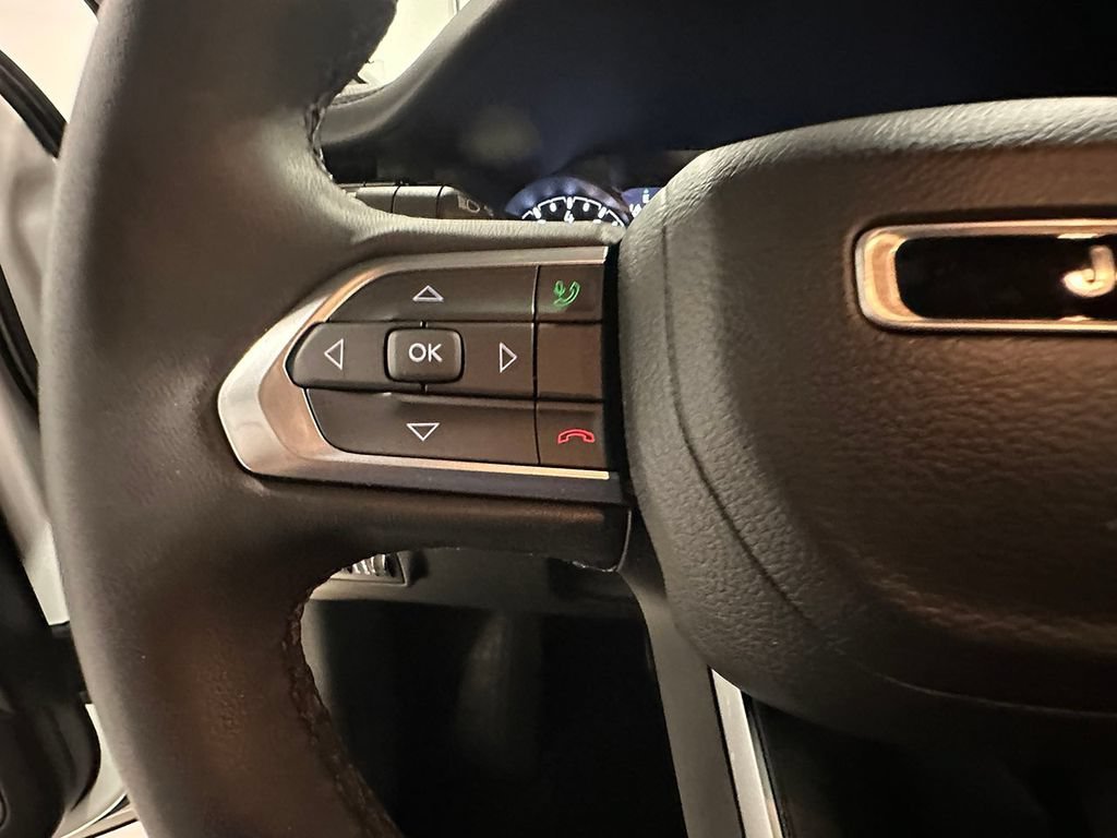 Used 2023  Jeep Altitude image 34