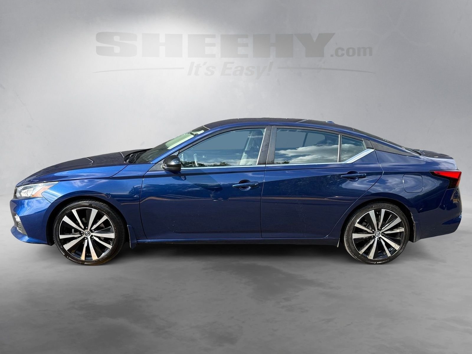 Used 2022 Blue Nissan 2.5 SR image 14