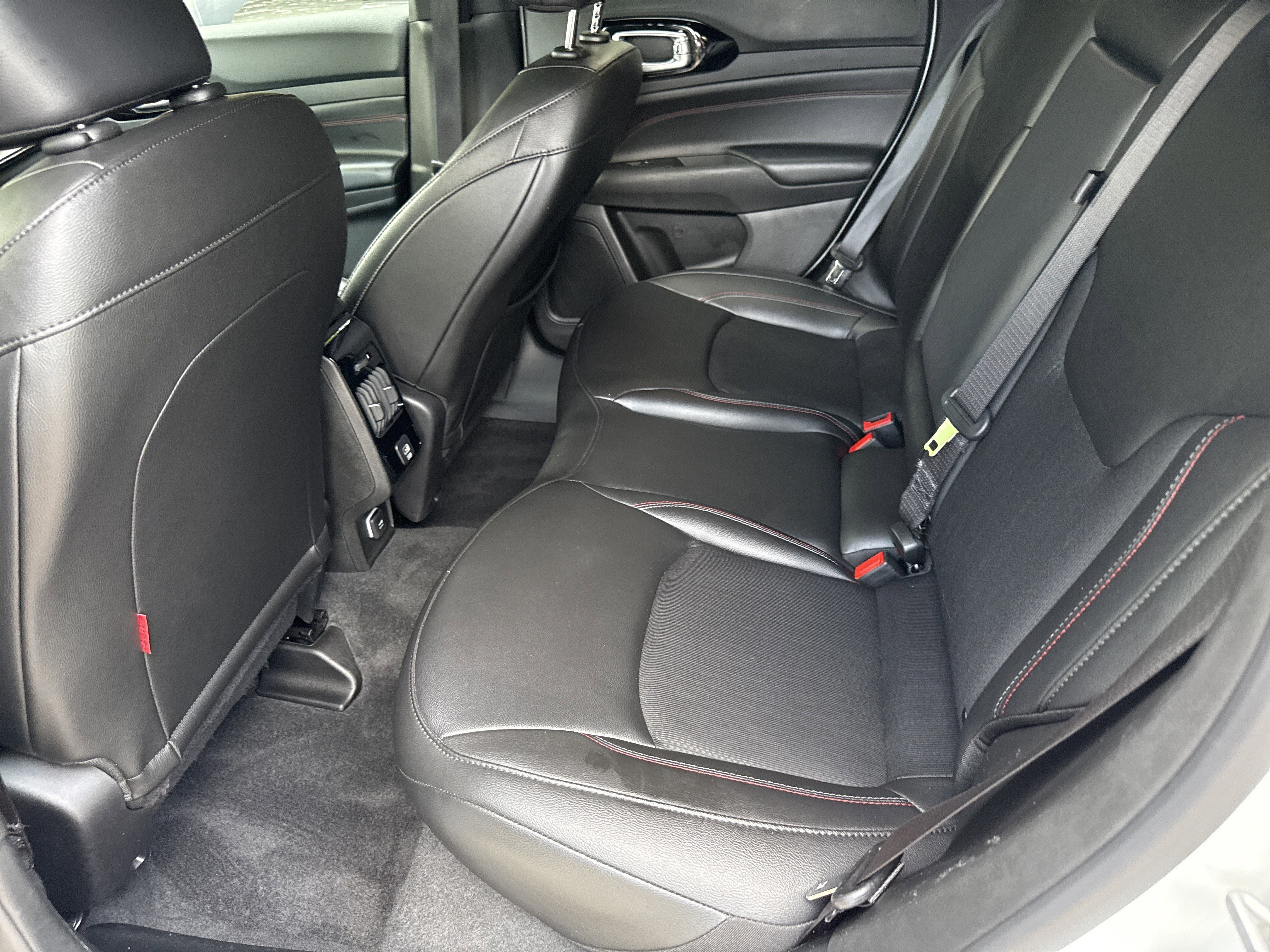 Used 2025 Bright White Clearcoat Jeep Trailhawk image 20