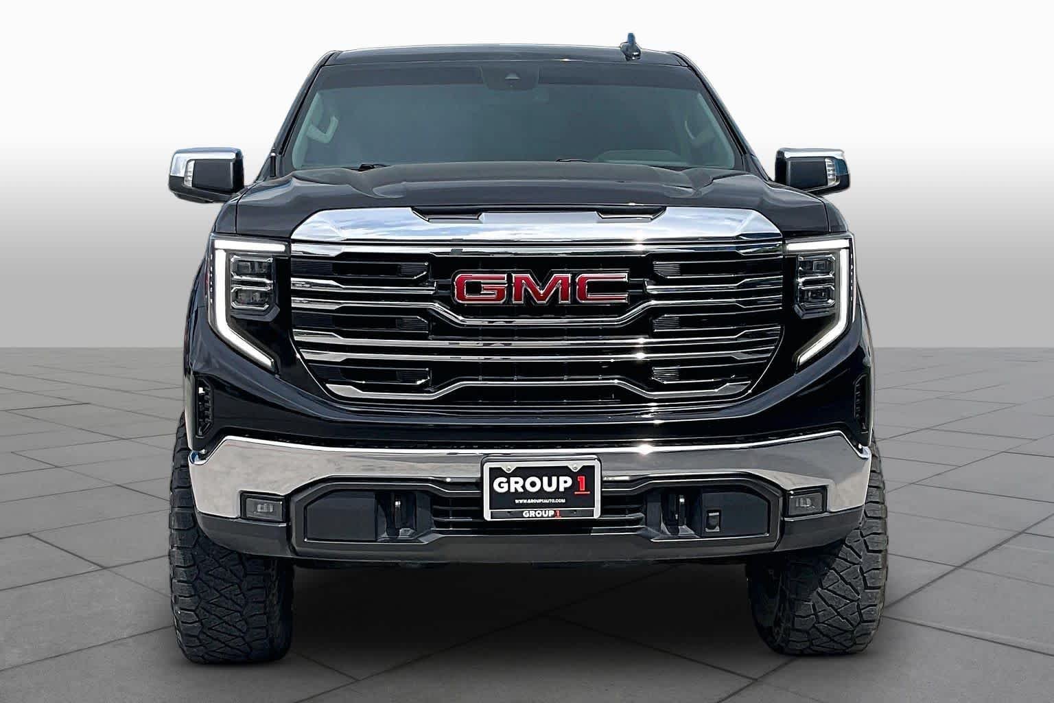 Used 2023 Onyx Black GMC SLT image 4