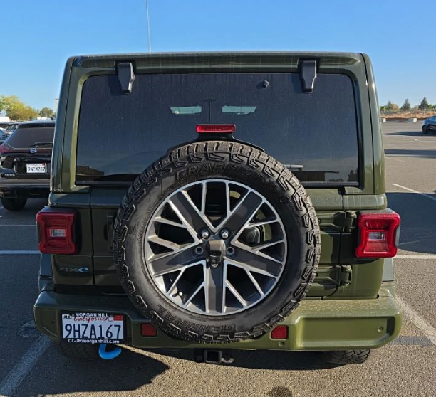 Used 2024 Green Jeep High Altitude 4xe image 8