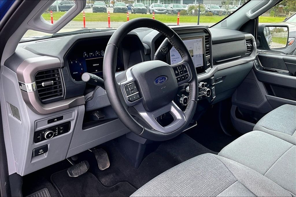 Used 2025 Blue Ford XLT image 14