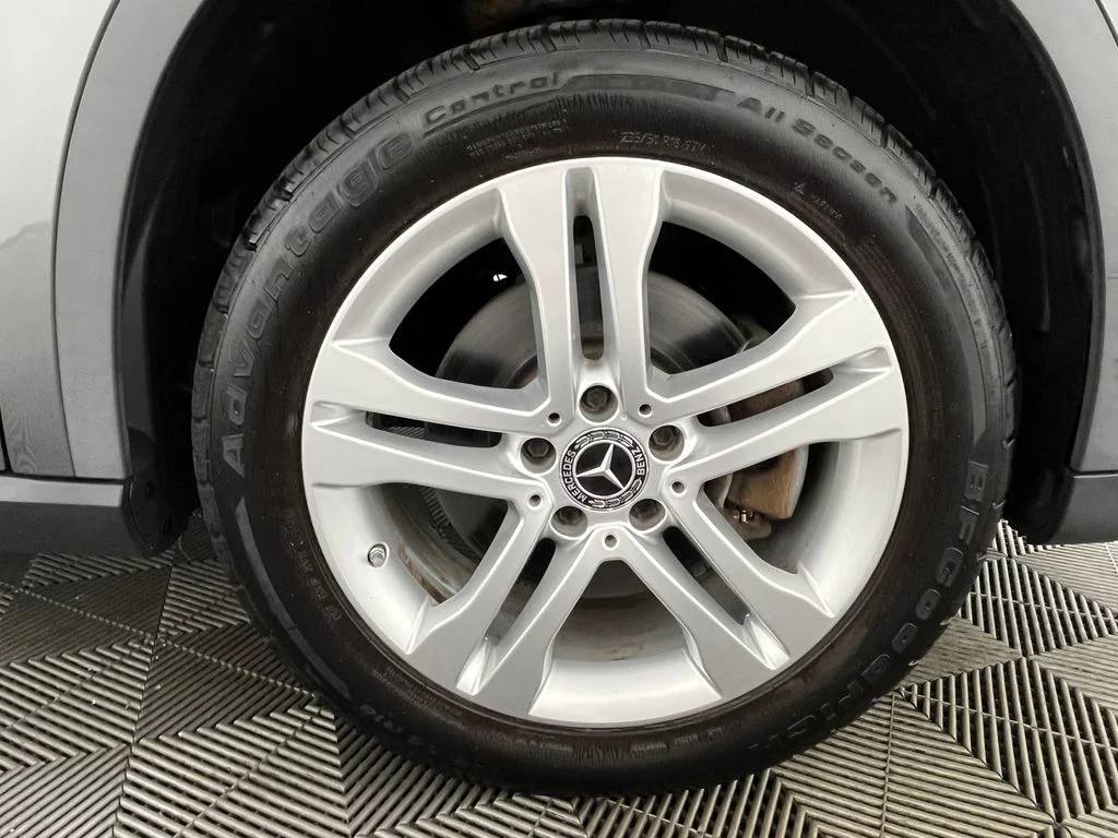 Used 2018 Gray Mercedes-Benz GLA 250 image 13