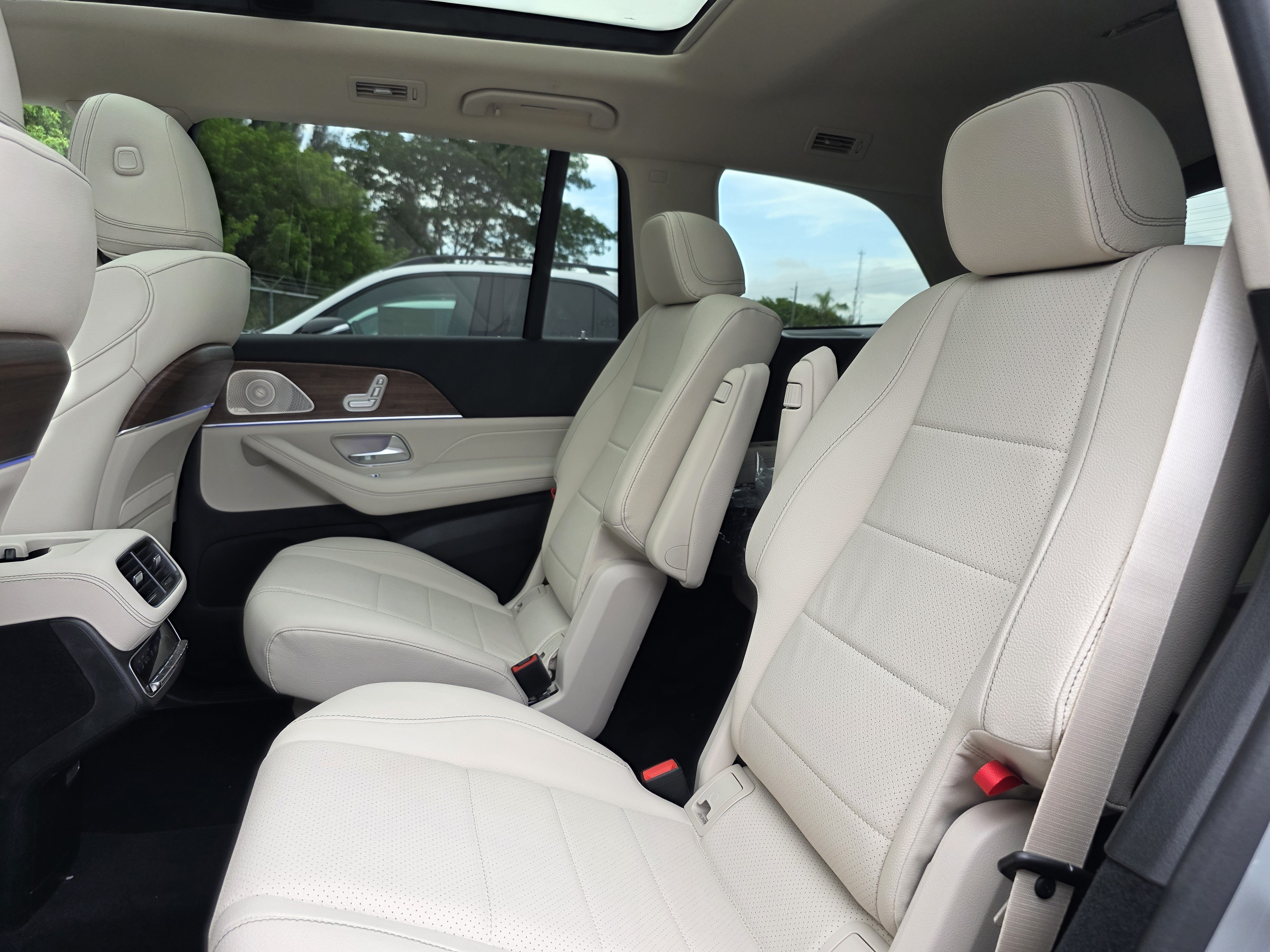 New 2026 MANUFAKTUR Alpine Grey Mercedes-Benz GLS 450 image 38