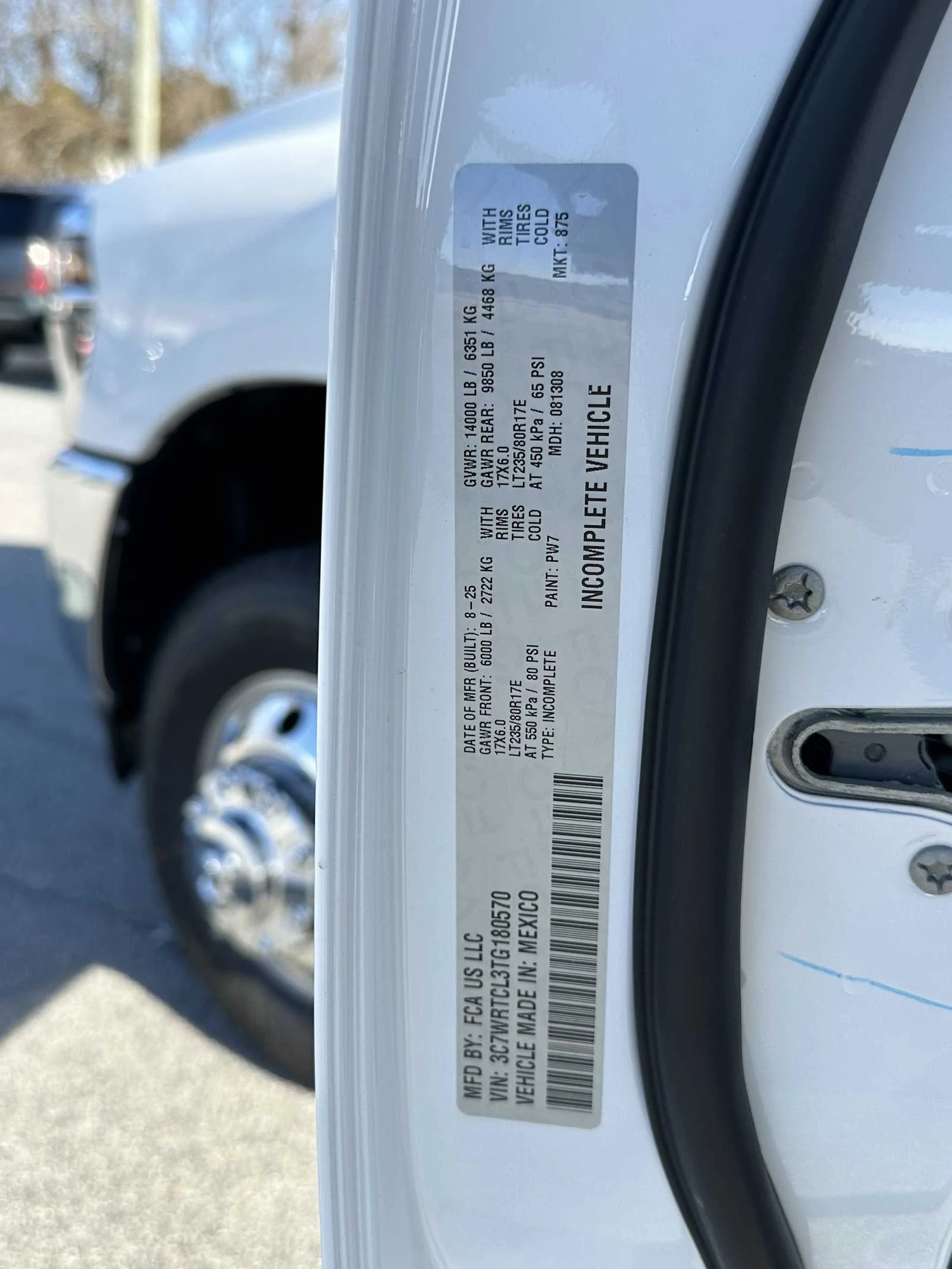 New 2026 Bright White Clear-Coat Exterior Paint RAM Tradesman image 29