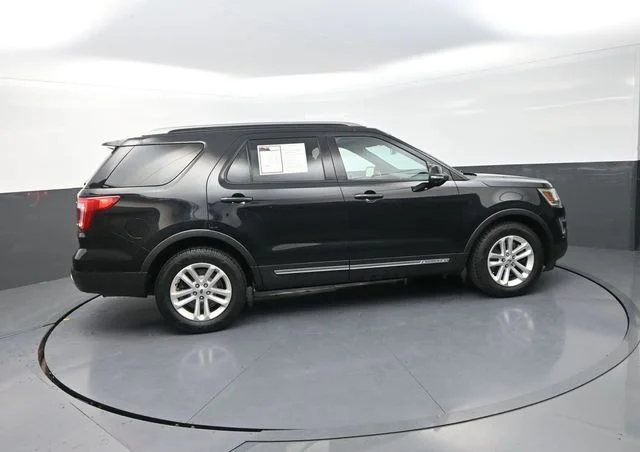 Used 2017 Black Ford XLT image 11