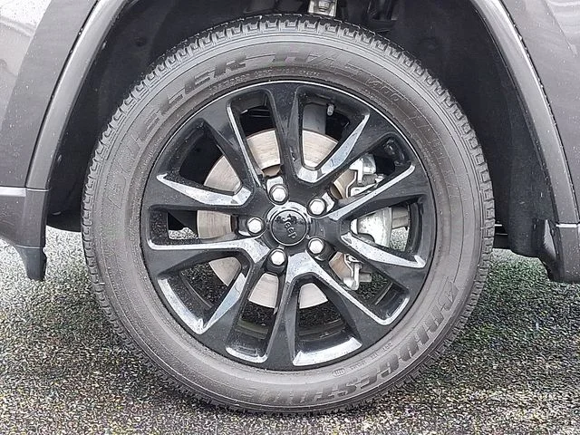 Used 2021 Gray Jeep Laredo X image 8