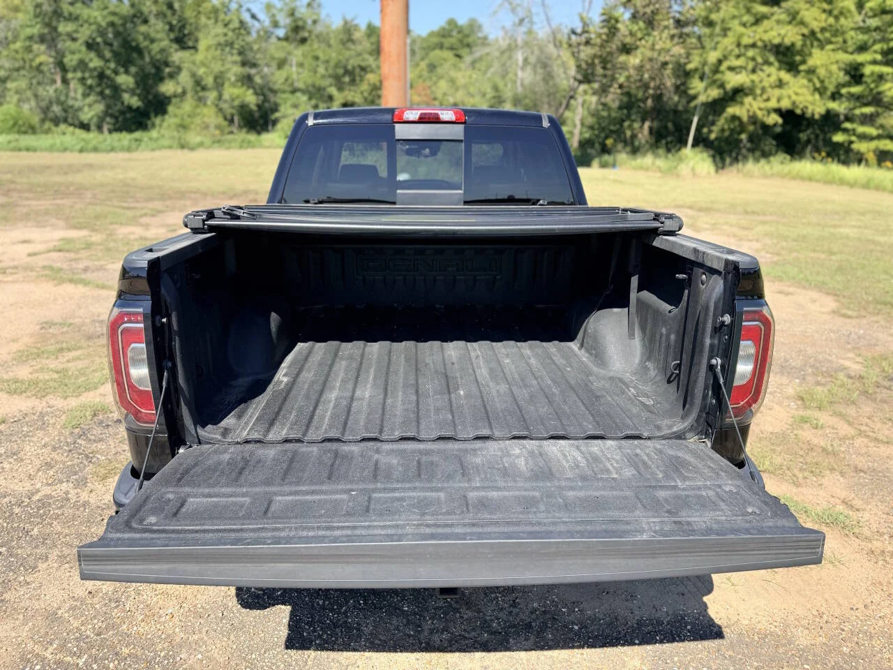 Used 2017 Black GMC Denali 4x4 4dr Crew Cab 5.8 ft. SB image 9