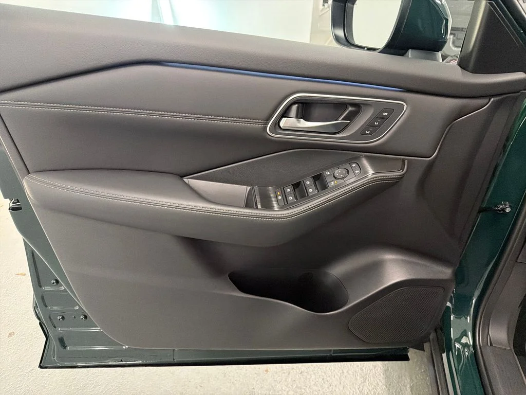 New 2026 Obsidian Green Pearl Nissan Platinum image 11