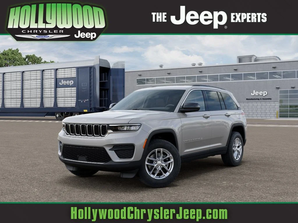 New 2026 Silver Zynith Exterior Paint Jeep Laredo image 1