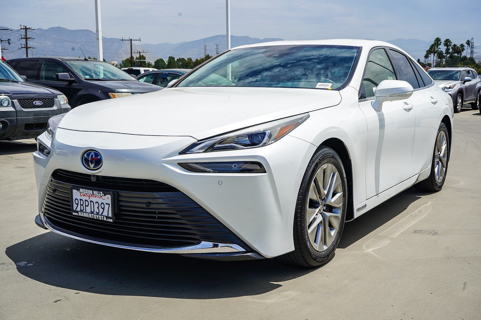 Certified Used 2022 Oxygen White Toyota XLE image 3