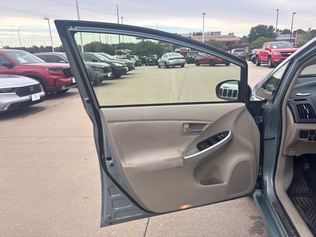 Used 2014 Pearl Toyota Three image 9